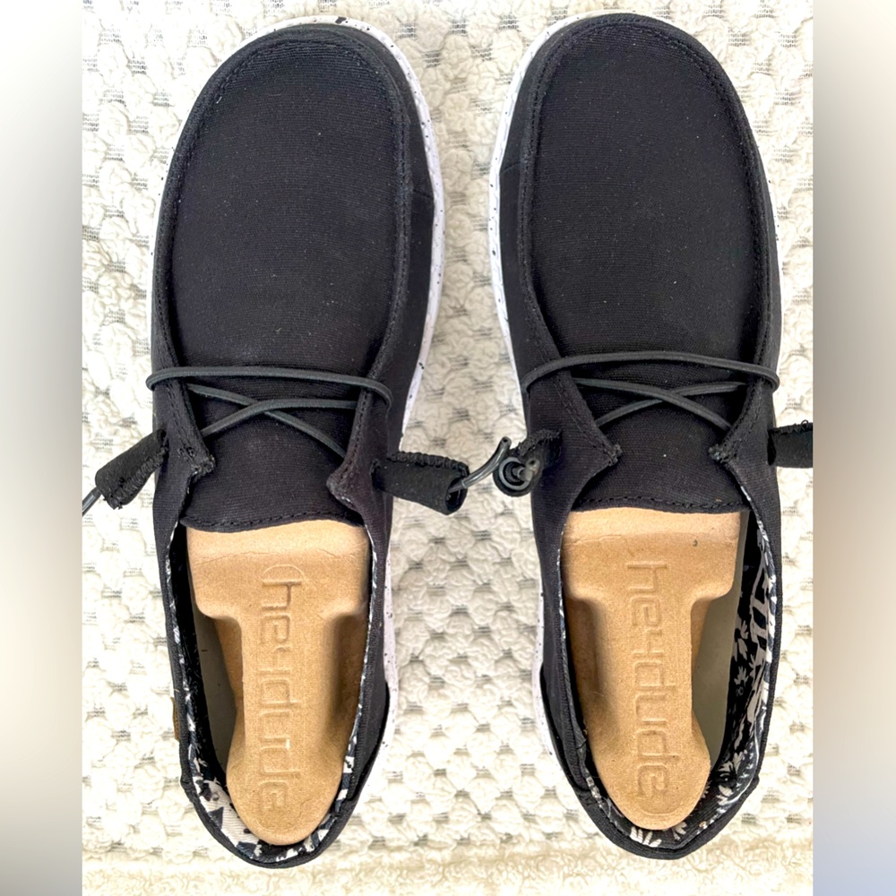 Hey dude Wendy black size 7